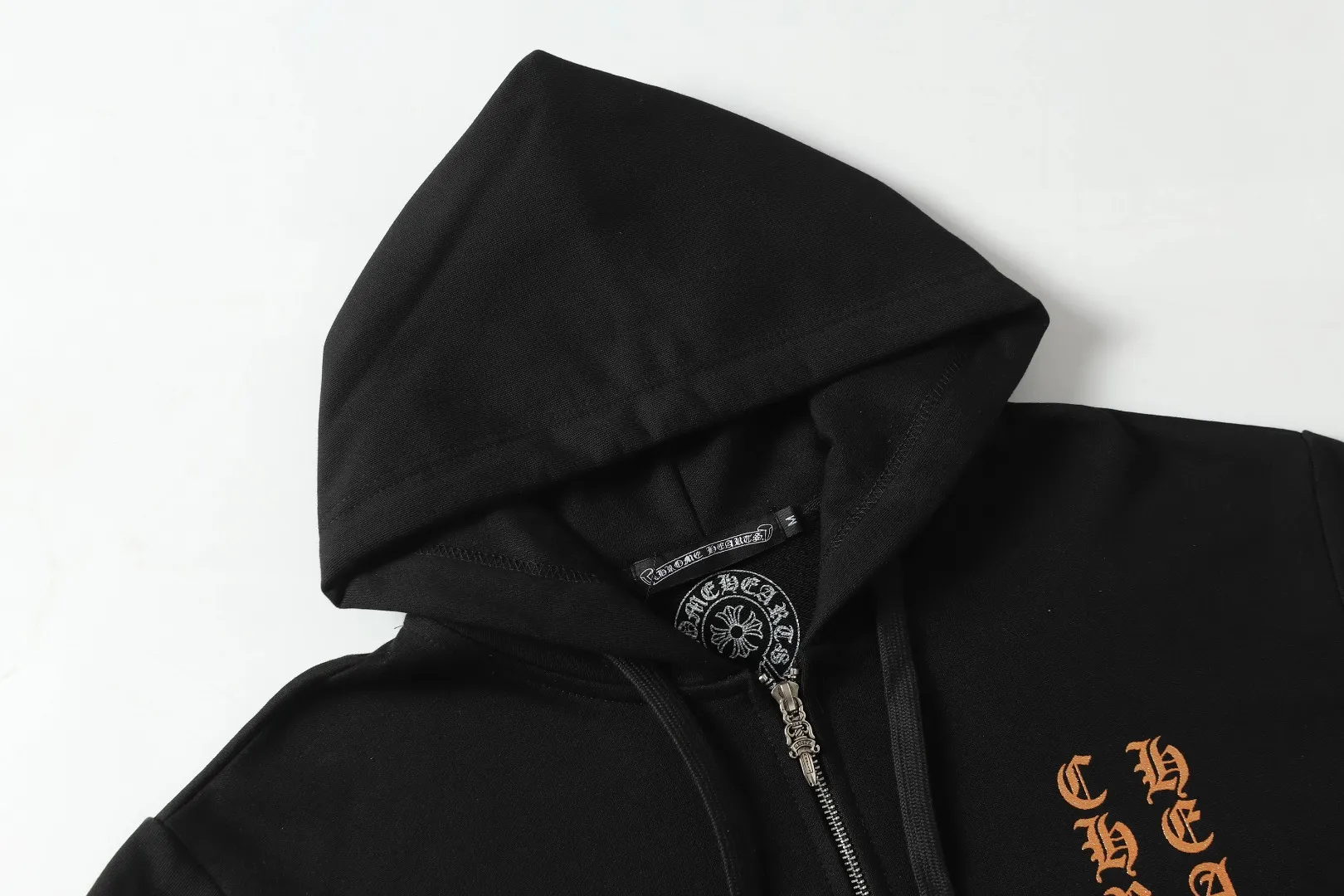 Q24—P230 -Chrome Hearts/Chrome Hearts printed zipper sweatshirt cardigan jacket -420 grams of high-density, high-quality wool, soft, delicate and skin-friendly, soft and silky to the touch, warm and skin-friendly -The hardware zipper accessories are all customized and full of details -Colour: black -Size: S M L XL